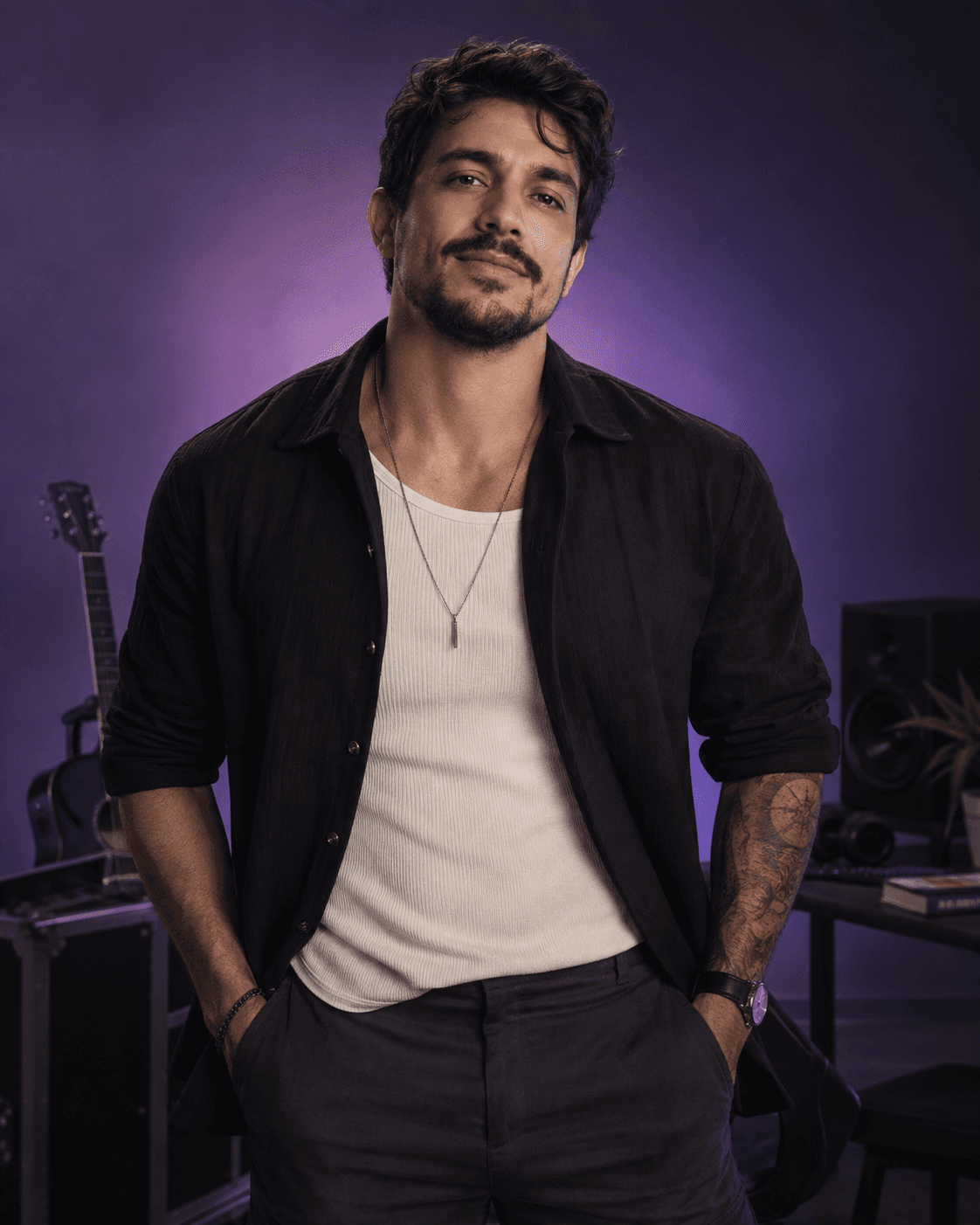 Retrato editorial do criador fictício Caio Nunes